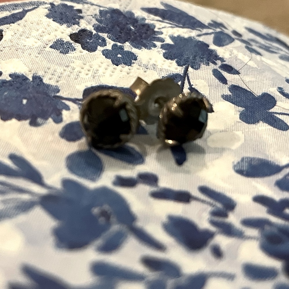 David Yurman small black onyx studs—-$475 originally!